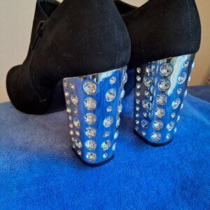 NIB I. Miller Imilaria Black Suede |Studded| Crystal Heel Pumps Sz 9M